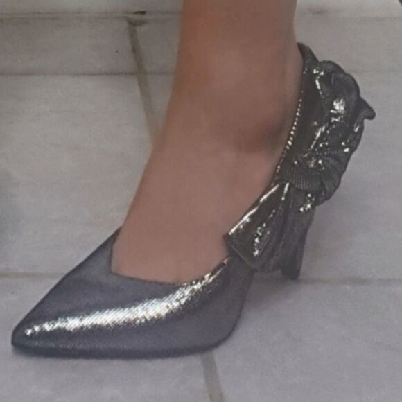 Nine West Shoes - Nine west silver black heel with bow